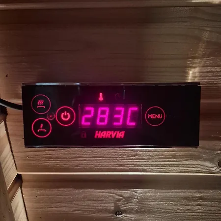 Three Bedroom Apartment, Sauna, Free Parking And Wifi 公寓