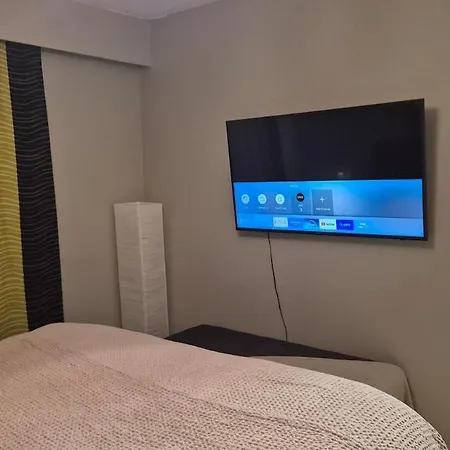 Three Bedroom Apartment, Sauna, Free Parking And Wifi Apartmán *