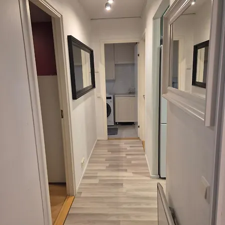 Three Bedroom Apartment, Sauna, Free Parking And Wifi