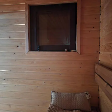 Three Bedroom Apartment, Sauna, Free Parking And Wifi