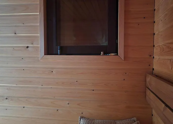 Three Bedroom Apartment, Sauna, Free Parking And Wifi